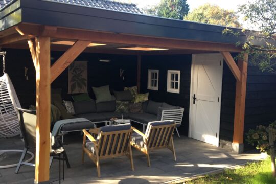 Veranda met gebinten