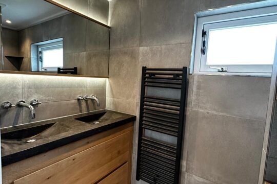 Doucheruimte uitgebreid en volledig gerenoveerd Kesteren.