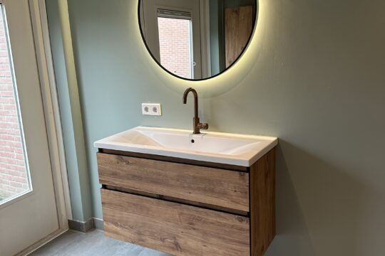 Badkamer gerealiseerd in een nieuwe ruimte in Lienden.