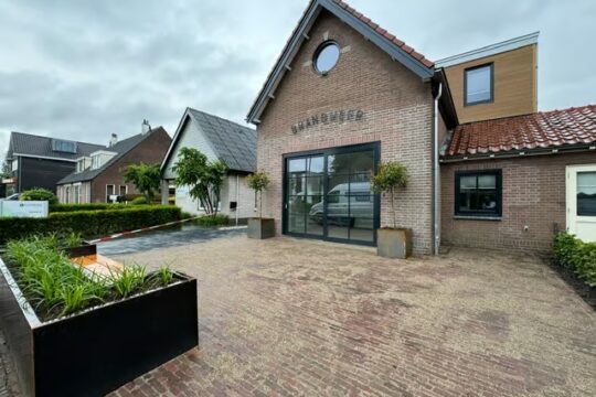 Van oude brandweerkazerne naar twee moderne appartementen – Torenstraat 4, Kesteren